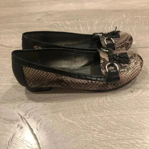 Liz and co - snake skin material- 71/2 - Picture 3 of 5